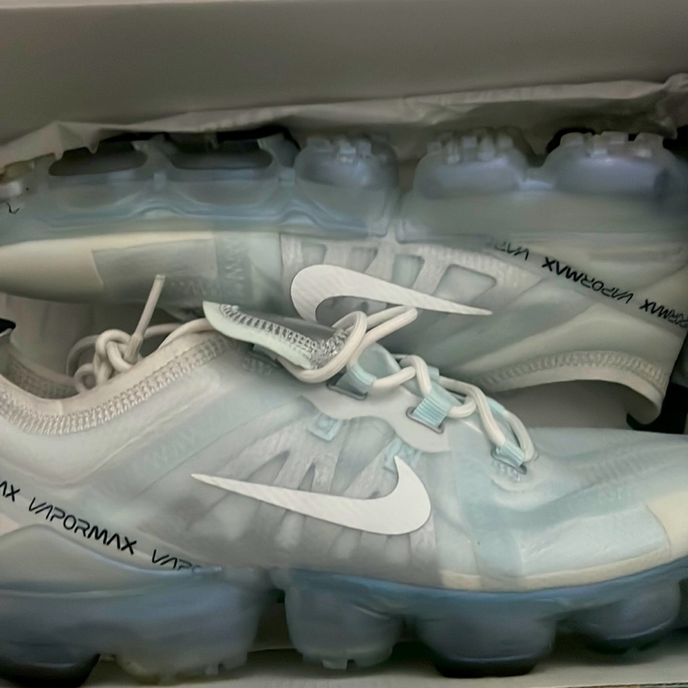 Wore these a few times but no longer my style. Just been sitting in my closet!